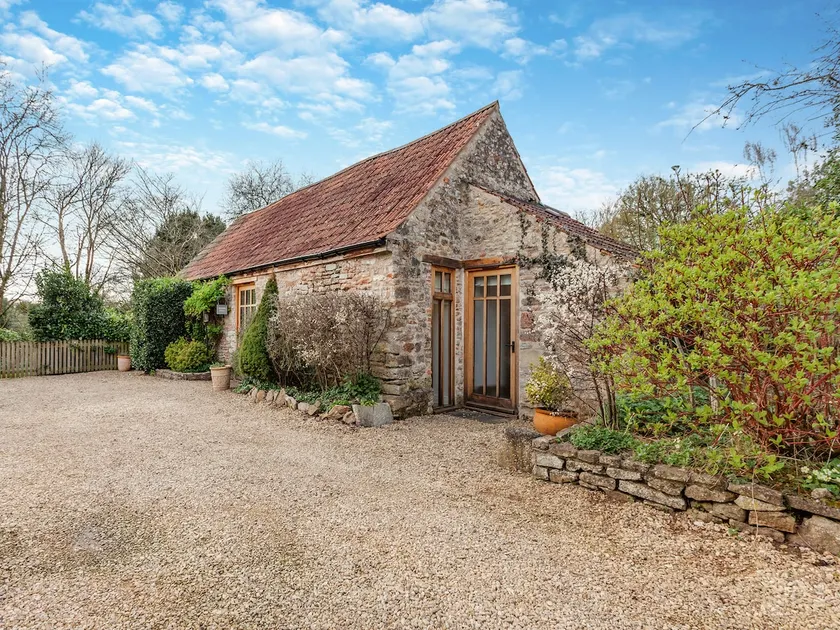 Midsummer Cottage Retreat - Image 1