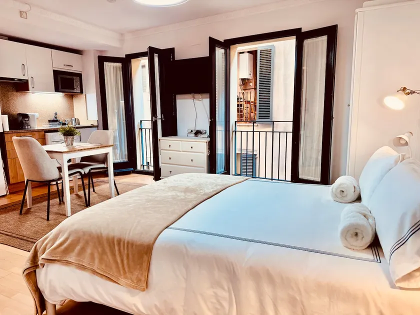 A romantic studio in Barri Vell - Image 1