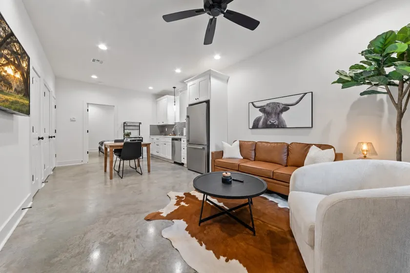 Modern Creole House with King Bed and Fast Wi-Fi - Image 1