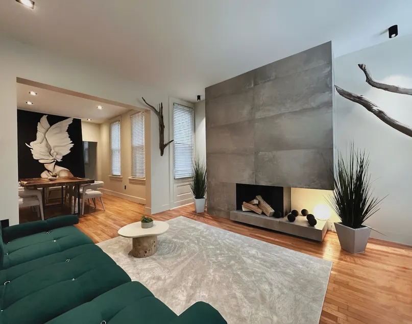 4 Bedrooms • Private Patio • Stylish Central Stay - Image 1