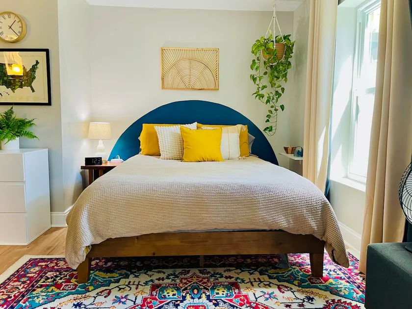 Bright Modern Boho Studio Apt | off I-270 - Image 1