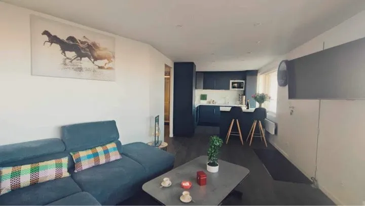 Waterfront cottage - Image 1