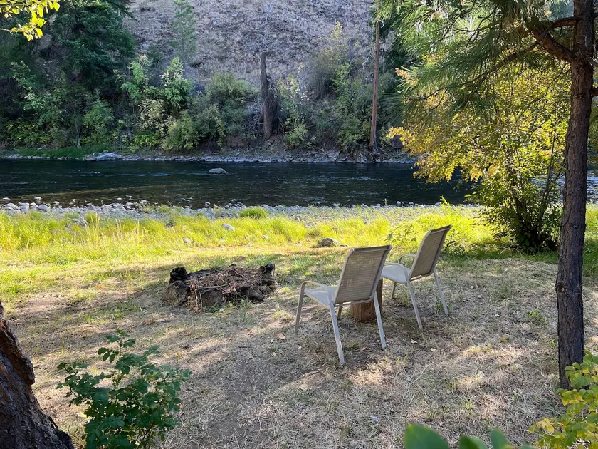 Retro Retreat on Naches - Image 1