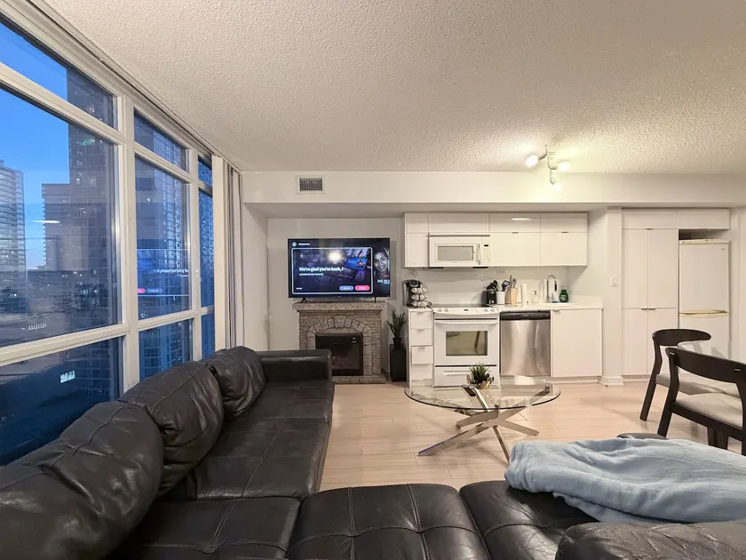 Stunning unit lake view w/2 real beds+sofabed - Image 1