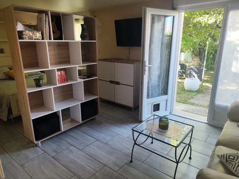 My pretty studio with A/C & shaded garden - Image 1