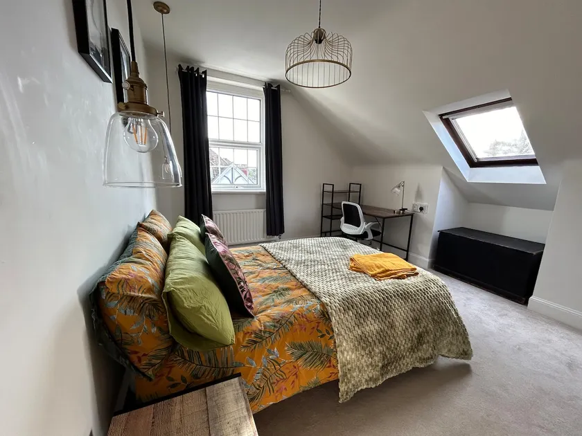 Cosy Seaside Flat, Parking x2, fast WiFi & 65'TV - Image 1