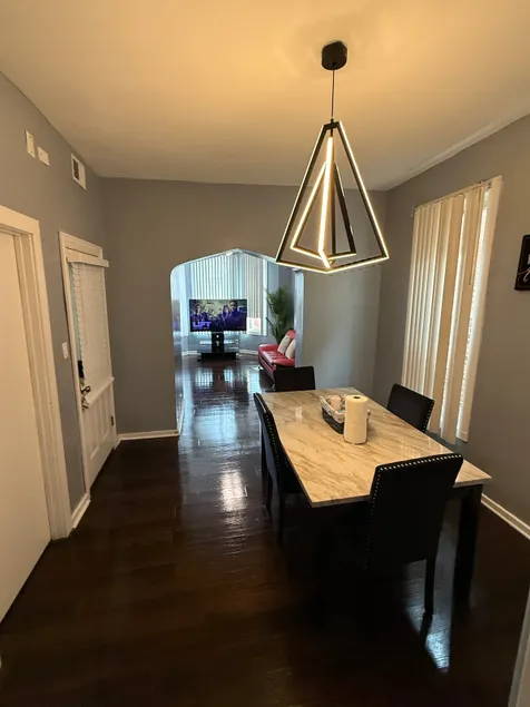 ”Spacious 3br theater” - Image 1
