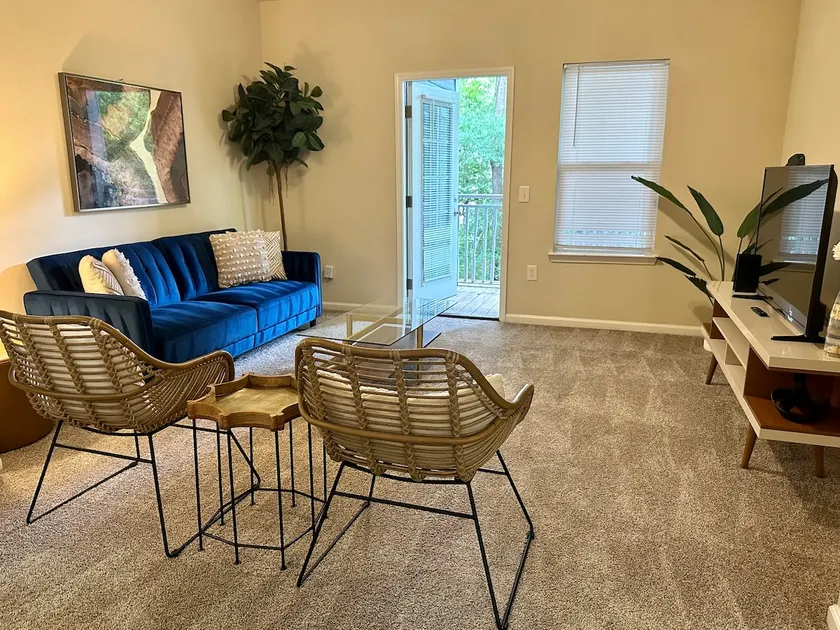 2BR 2BA-King Beds- Pool and Gym - Image 1