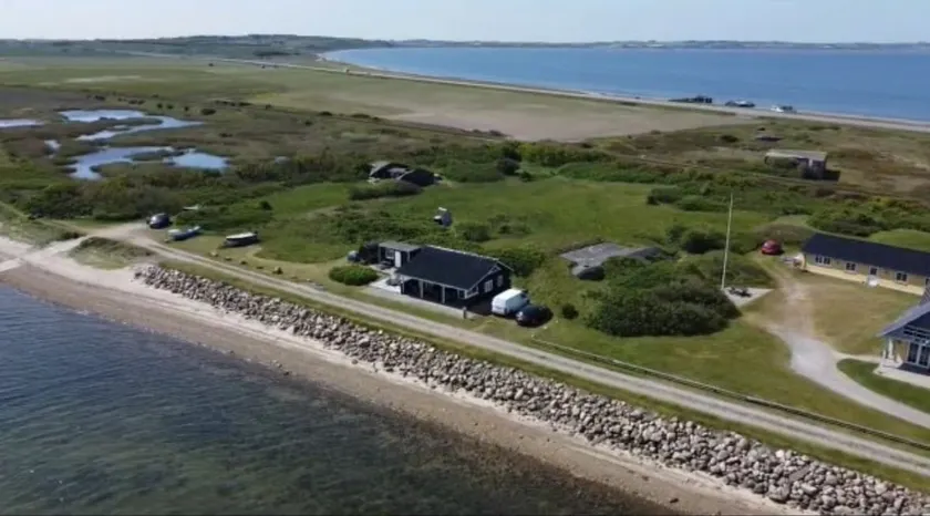 Beach house: Great for winter swimming - Image 1