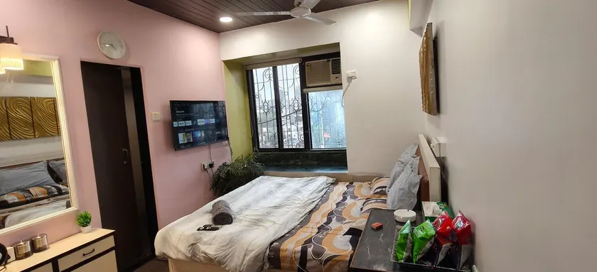 Studio Apartment Close to BKC, Hill road, Bandra - Image 1