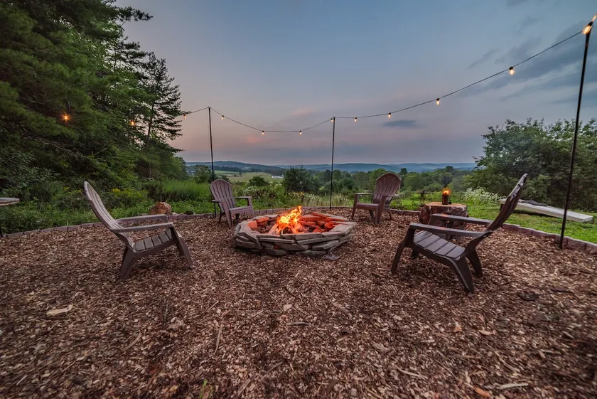 Hillside Haven w/ Great Views-King Bed-Pool Table - Image 1