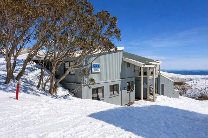 Hotham Ski Out 6 Person Max Studio with pool sauna and spa - Image 1