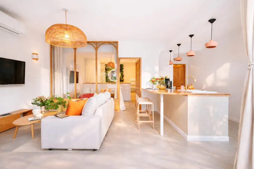 Hermès – Private Jacuzzi, private terrace, quiet - Image 1