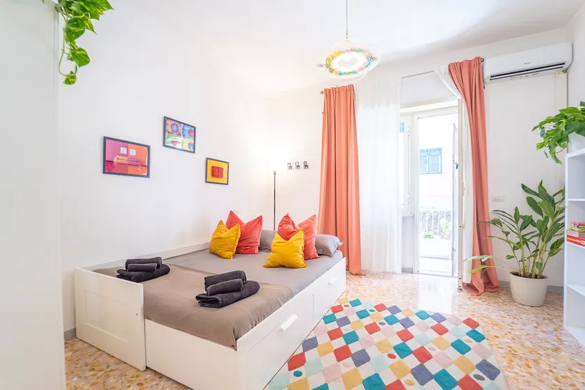 Connected, central, comfortable - Image 1