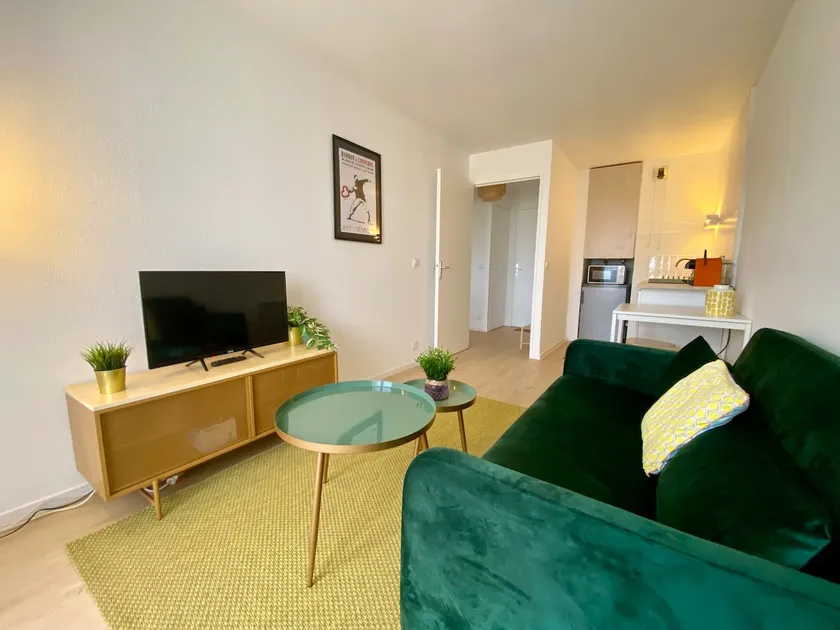 Charming T2 apartment 200 m from tram B - Image 1