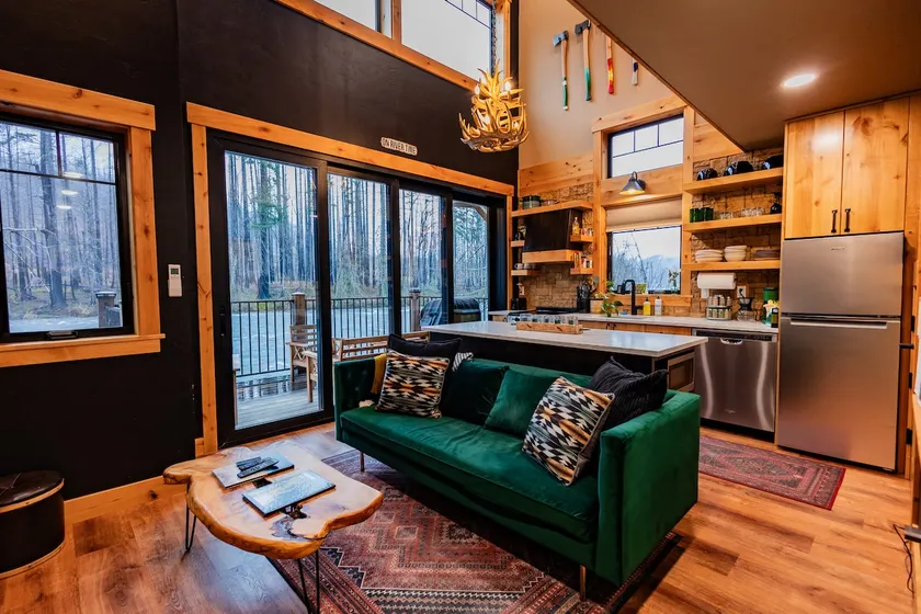 McKenzie Riverfront Cabin, Modern, near hotsprings - Image 1