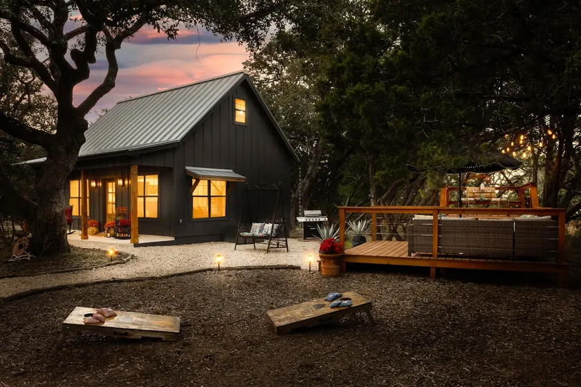 Feed Deer Daily |Peaceful Hill Country Cozy Cabin - Image 1