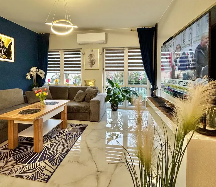 Golden Luxury Suite - Image 1