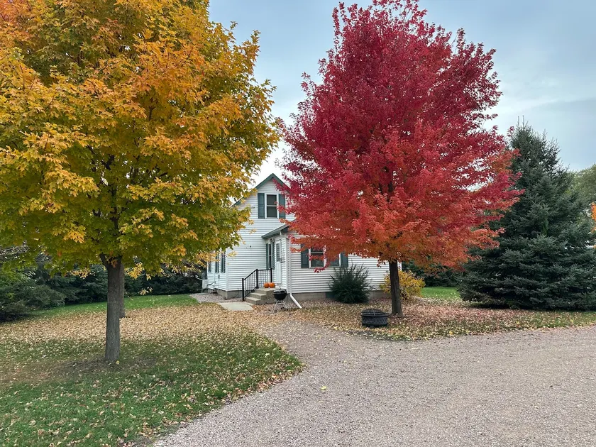 Valley Tree Farm Home in the Beautiful Valley - Image 1