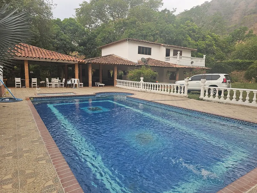 Farm for 30 people - Image 1