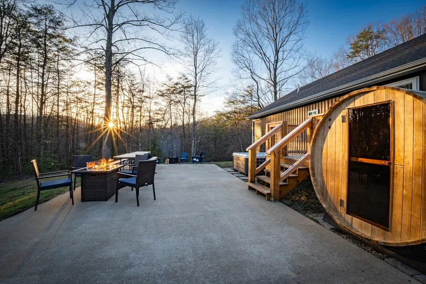 Wooded Circle - Barrel sauna, hot tub, fire pit - Image 1