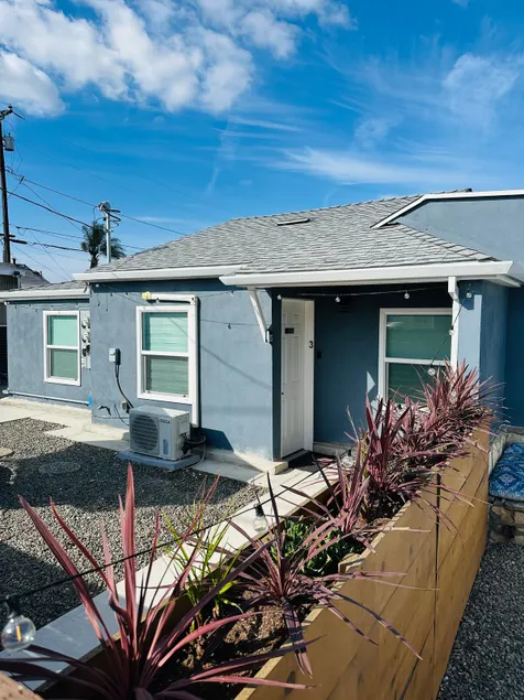 Modern South Bay Vacation Home~ Centrally Located - Image 1