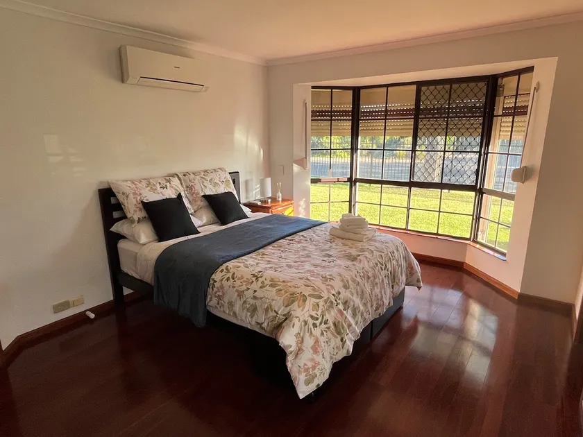 Charming 4BR Retreat near Gawler - Image 1