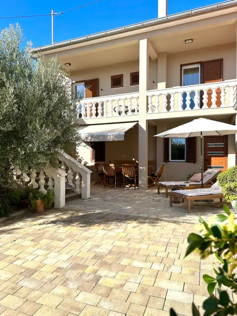 Sunny House, seaview, balcony, 2x private parking! - Image 1