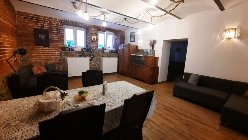 Spacious downtown apartment - Image 1
