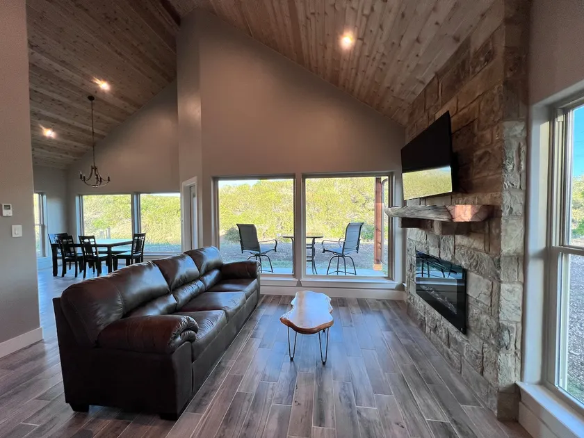 Creekside Cabin; modern amenities, rustic locale - Image 1