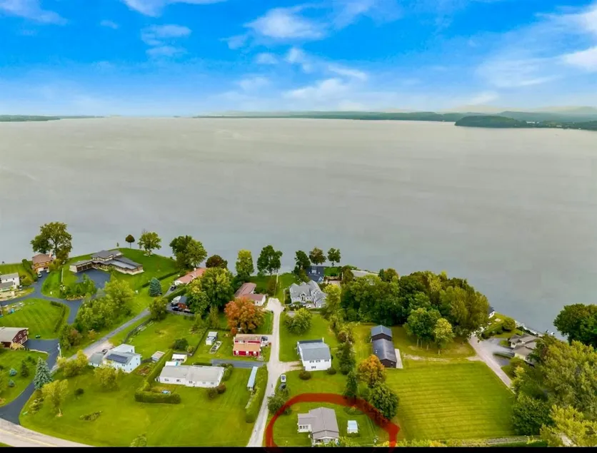 Spacious 2BR House| Lake Views + Beach Access - Image 1