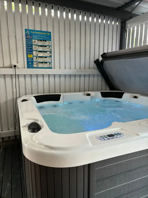 Book for Mother’s Day Reflections hot spa private - Image 1