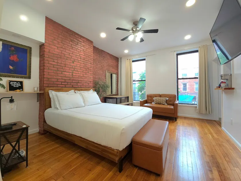 Franklin Guesthouse - Image 1
