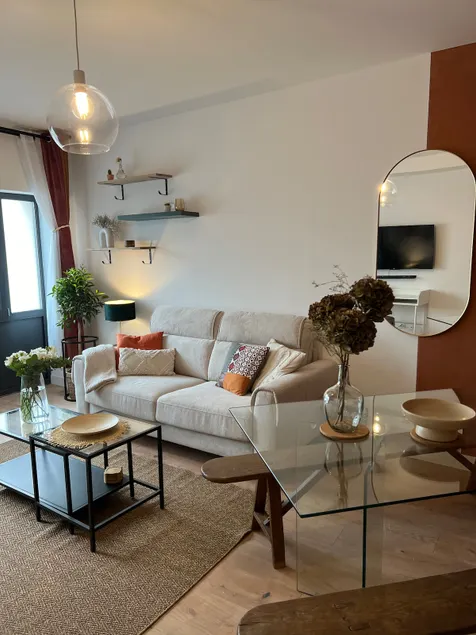 Downtown getaway near the train station - Air conditioning available - Image 1