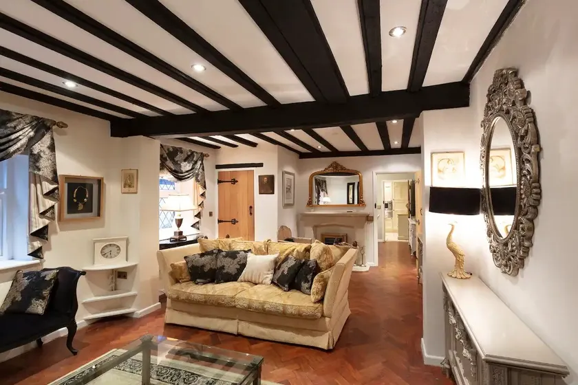 Luxury Eton Cottage-Design Led - Image 1