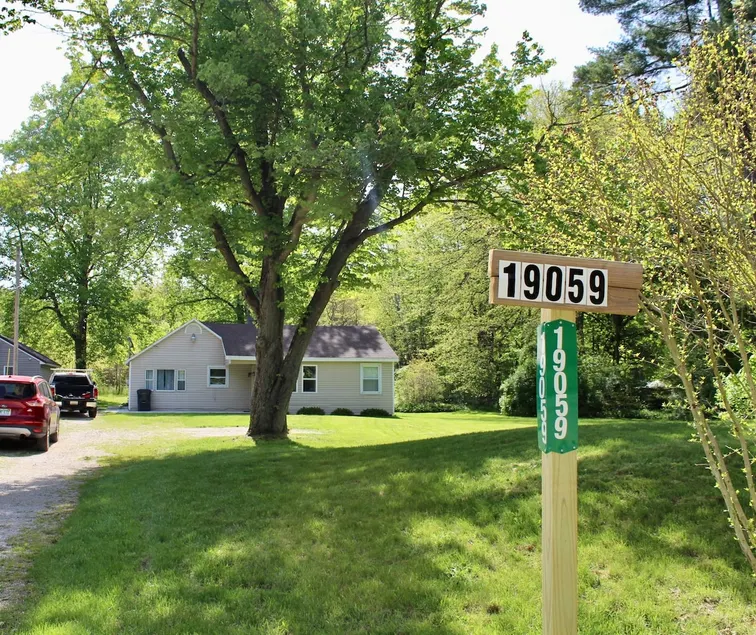 4 BR Spacious Home by Lake MI w/ BBQ Grill & Deck - Image 1