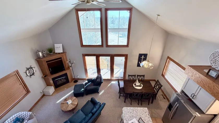 Secluded Ridgeway Hideout | Cozy, Porch, Fireplace - Image 1