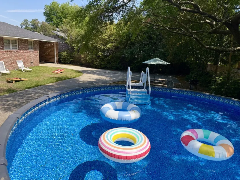 Family Home and Pool in Private Backyard - Image 1