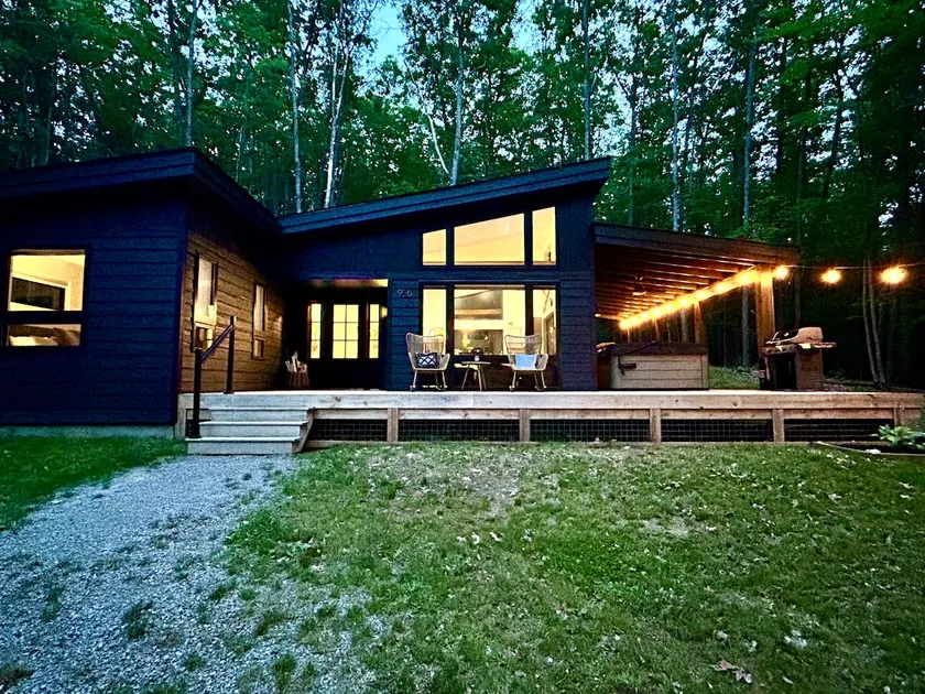 Higgins Lake Views on 2 Private Acres | HOT TUB - Image 1