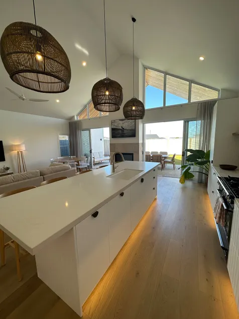 2b Myrtle Street ~ Robe (4BR) - Image 1