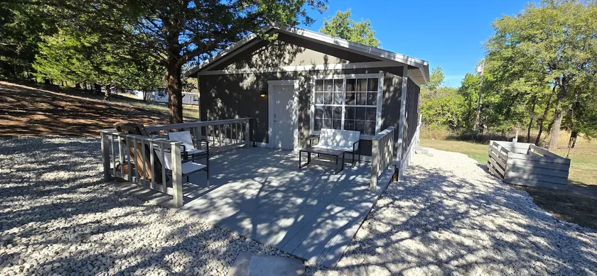 Shady Cove - Image 1