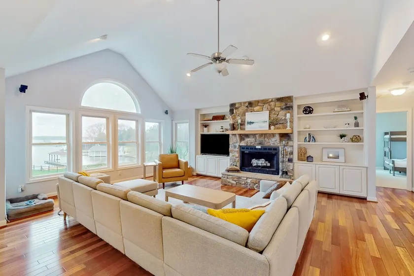 4BR lake luxury - dry sauna, hot tub, game room - Image 1