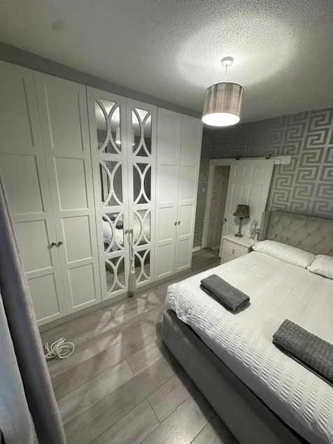 2bedroom house with free parking - Image 1