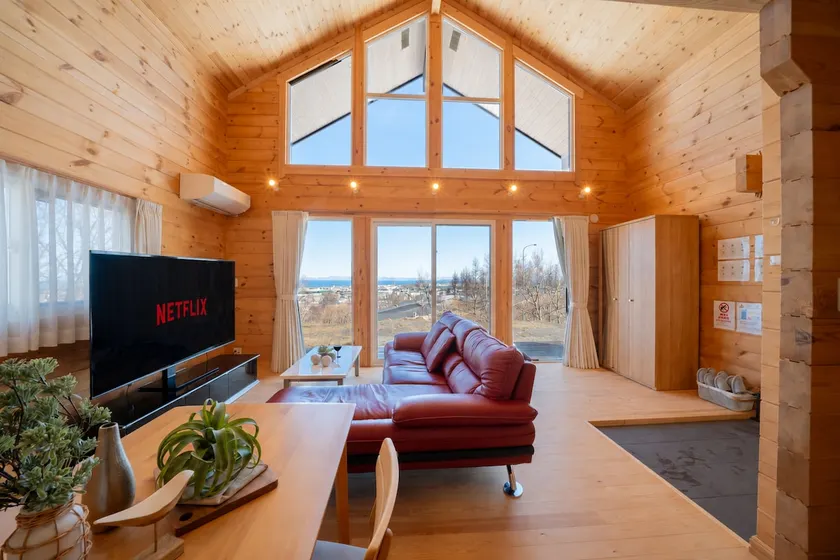The Crestview Lodge - Image 1