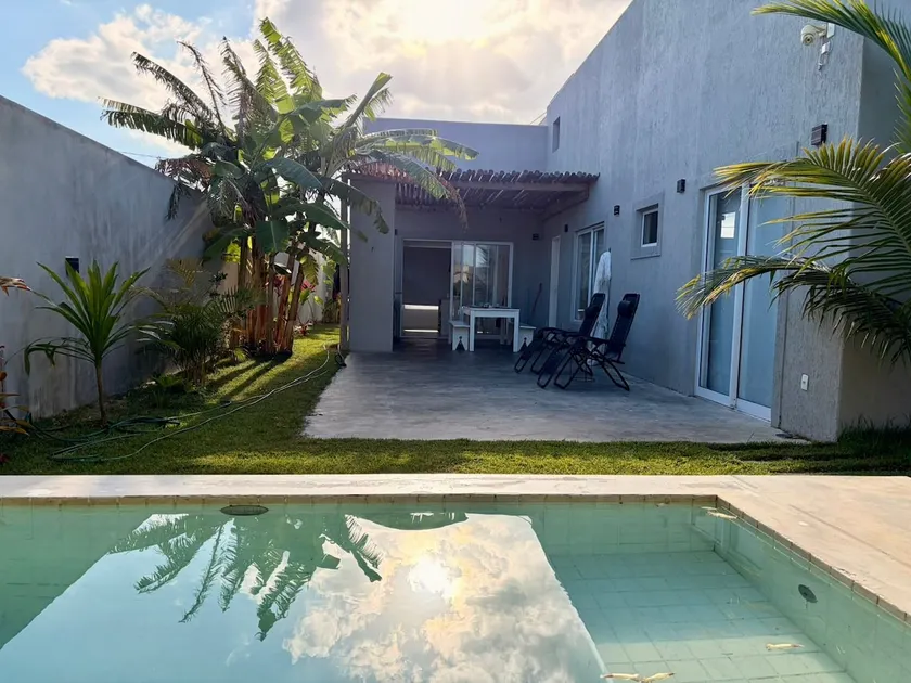 Exclusive Seaside House: Pool, Grill, and Stylish Design - Image 1
