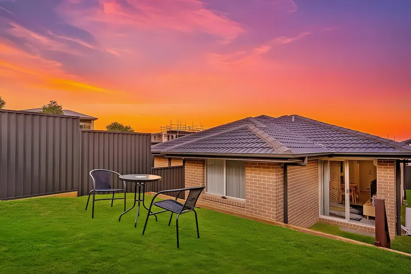 Charming 2-Bedroom Granny Flat with Private Yard - Image 1