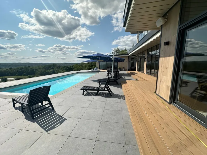 Industrial Modern Home - 360 Views! - Image 1