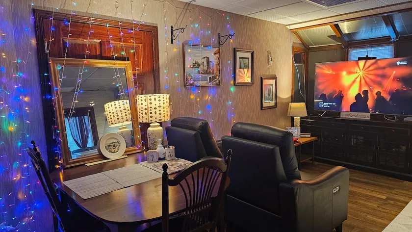 Cozy retreat, near everything! 9mins to airport - Image 1