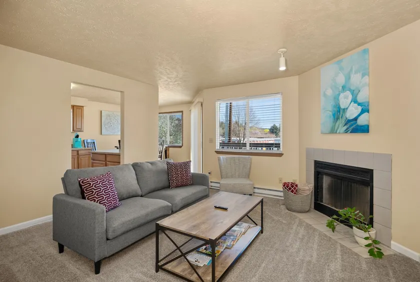 Beautiful 2 BR APT1 | K-Cup | Near Attractions - Image 1