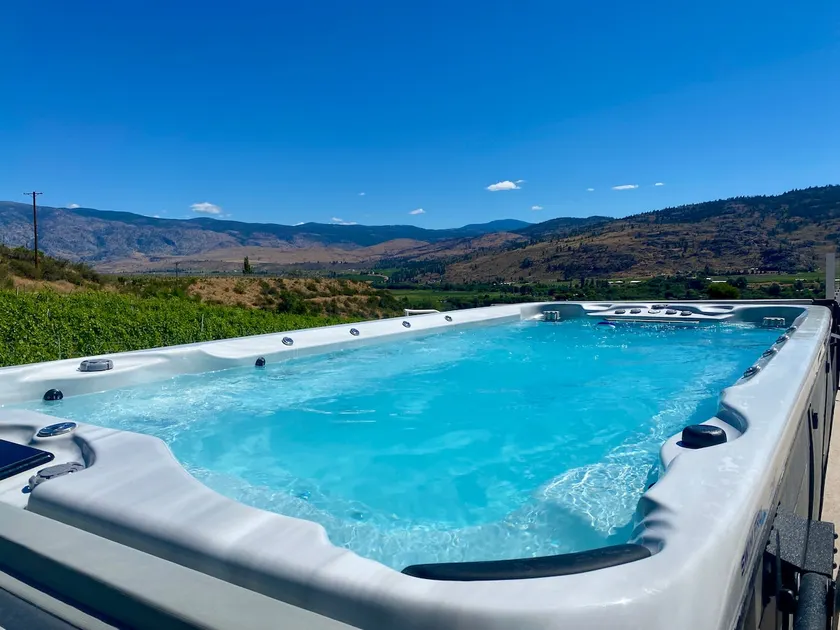 Oliver Oasis, Cab Franc: great swim spa & views! - Image 1